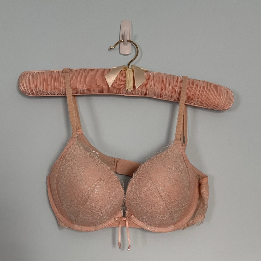 Victoria's Secret Dream Angels Push-up Bra in Soft Peach
